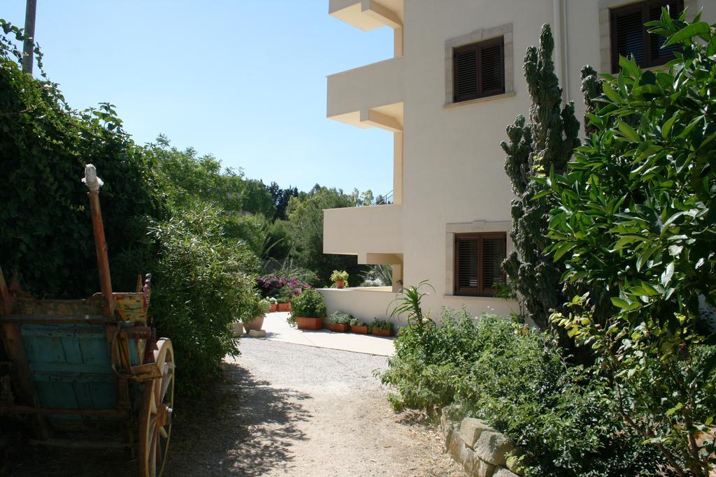 Hotel Villa Mokarta Salemi Buitenkant foto